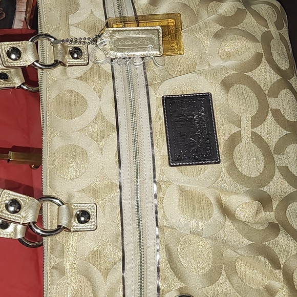 Coach Golden Poppy shoulder bag W/ 3 Original Tags ♡ EUC♡ - Picture 3 of 16
